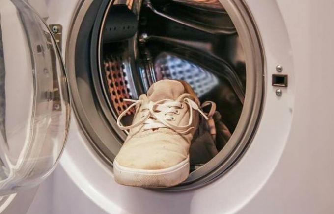 Cómo lavar los zapatos en la máquina.