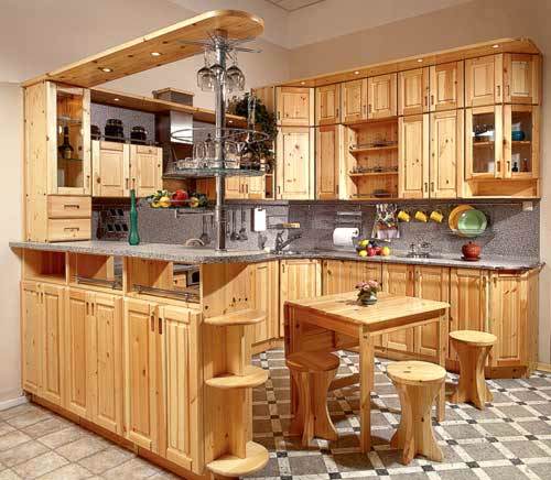 Cocina para una residencia de verano hecha de pino (36 fotos): instrucciones en video para elegir muebles de cocina de madera con sus propias manos, precio, foto
