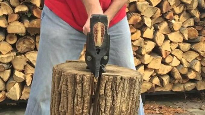 Ax, que hace frente a la fragmentación de la madera en uno-dos