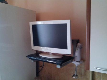 Televisor blanco para cocina - Instalación estándar