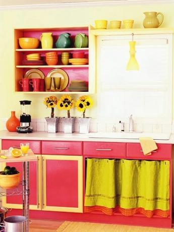 Una cocina que juega con colores vivos, ¡increíble!