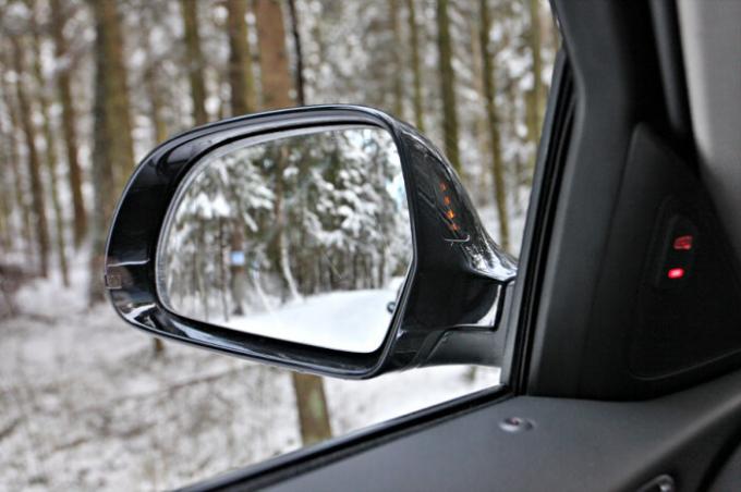 Vale la pena recordar la importancia de los espejos. / Foto: autonews.ru. 