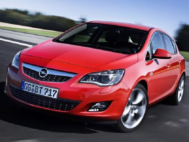 Opel Astra - el modelo más popular de la automotriz alemana. | Foto: caradisiac.com.