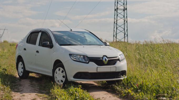 Renault Logan, después de la actualización elimina la apariencia francamente utilitario. | Foto: drive2.ru