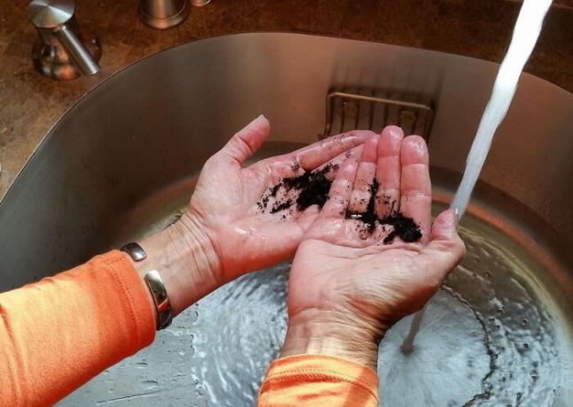 A veces es útil para lavarse las manos posos de café. / Foto: 3.bp.blogspot.com