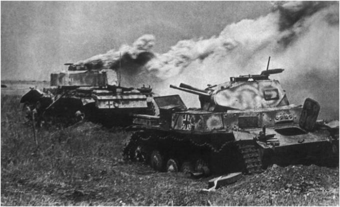 Ya la primera batalla demostró que los tanques alemanes no son tan fiables. | Foto: yandex.ua. 