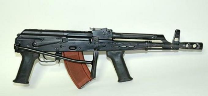 clon sin éxito un Kalashnikov.